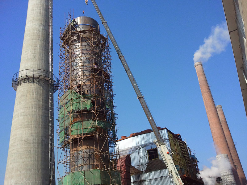 中聯25v開張在湘堿煙氣脫硫塔吊裝